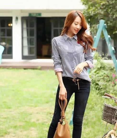 女生牛仔裤生活照,捕捉女生日常风采